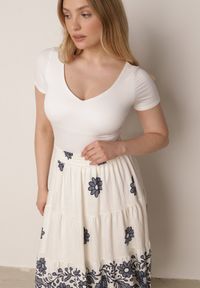 Born2be - Granatowa Rozkloszowana Spódnica z Wiskozy w Kwiatowy Wzór Masterore. Okazja: do pracy, na co dzień. Kolor: niebieski. Materiał: wiskoza. Wzór: kwiaty. Styl: casual #5