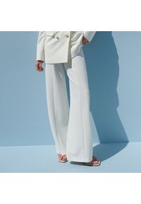 Reserved - Eleganckie spodnie garniturowe - Kremowy. Kolor: kremowy. Styl: elegancki #1