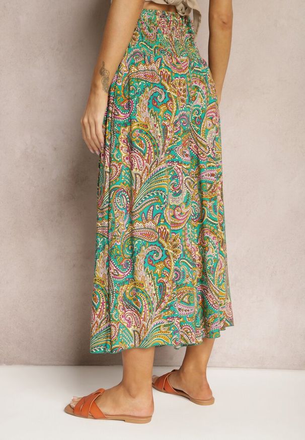 Renee - Zielone Spodnie Culottes z Bawełnianej Tkaniny Ozdobione Wzorem Paisley Gwinamas. Okazja: do pracy. Kolor: zielony. Materiał: tkanina, bawełna. Wzór: aplikacja, paisley