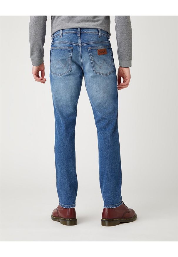 Wrangler - MĘSKIE SPODNIE JEANSOWE WRANGLER TEXAS SLIM BLUE CHILL W12SU898T 112141161