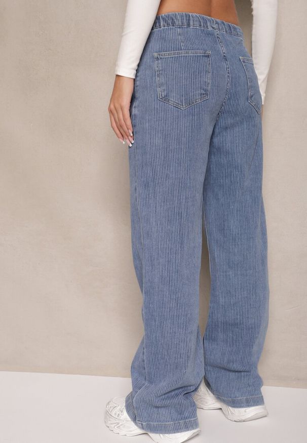 Renee - Niebieskie Jeansy High Waist z Szeroką Nogawką i Gumką w Talii Norvila. Okazja: na co dzień. Stan: podwyższony. Kolor: niebieski. Wzór: aplikacja. Styl: wizytowy, elegancki, casual