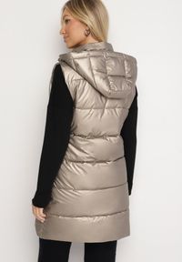 Born2be - Złota Pikowana Kamizelka Przejściowa z Kapturem i Kieszeniami Lentira. Okazja: na co dzień. Typ kołnierza: kaptur. Kolor: złoty. Materiał: jeans. Styl: casual, klasyczny #7