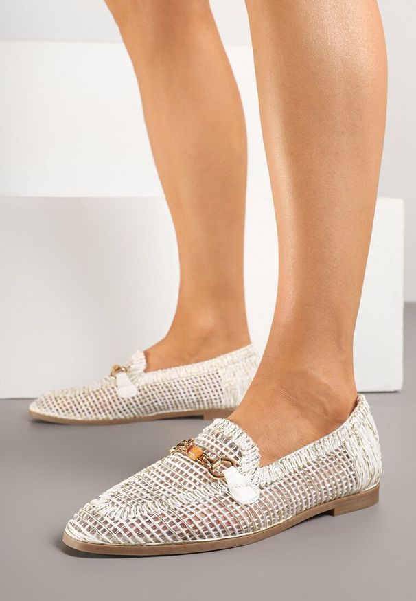 Born2be - Białe Mokasyny Loafersy z Ażurową Cholewką Kolarila. Okazja: na co dzień. Kolor: biały. Materiał: jedwab. Szerokość cholewki: normalna. Wzór: ażurowy. Styl: klasyczny, elegancki, casual