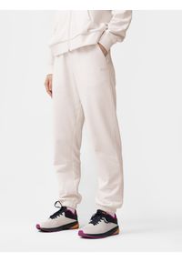 4f - Spodnie dresowe joggery damskie. Kolor: biały. Materiał: dresówka #2
