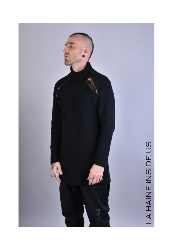 La Haine Inside Us Sweter "LM060" | A23083J LM060 | Mężczyzna | Czarny. Kolor: czarny. Materiał: poliester, bawełna, elastan. Długość: długie. Wzór: aplikacja