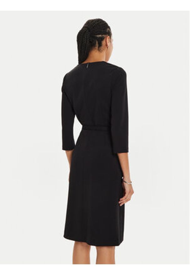 Calvin Klein Sukienka koktajlowa K20K207471 Czarny Regular Fit. Kolor: czarny. Materiał: syntetyk. Styl: wizytowy