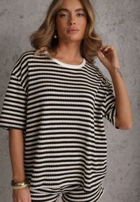 Renee - Beżowo-Czarny Komplet Casualowy z Bawełny Oversize T-shirt i Szorty w Paski Stylizowany na Szydełkowany Pherra. Kolor: beżowy. Materiał: bawełna. Wzór: paski #7