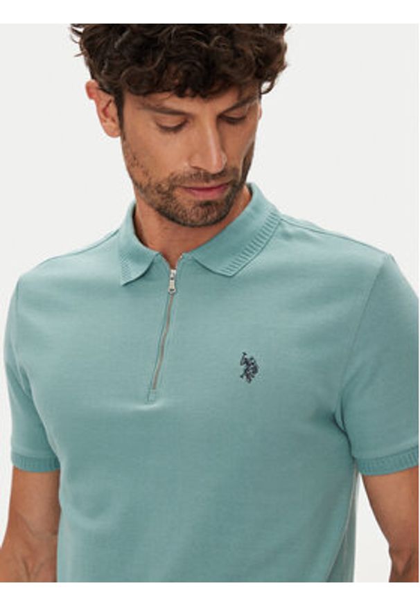 U.S. Polo Assn. Polo MUP3335 Zielony Regular Fit. Typ kołnierza: polo. Kolor: zielony. Materiał: bawełna