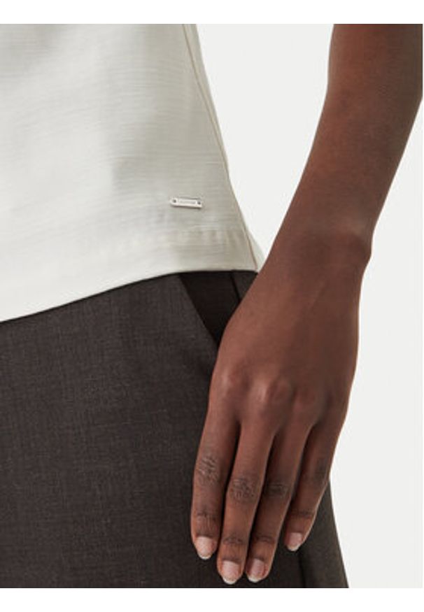 Calvin Klein Top LV044F108G Écru Regular Fit. Kolor: kremowy. Materiał: wiskoza