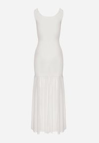 Born2be - Biała Koktajlowa Sukienka z Wiskozą Ozdobiona Marszczeniem Galapina. Okazja: na imprezę. Kolor: biały. Materiał: wiskoza. Wzór: aplikacja. Styl: wizytowy #3