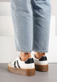 Renee - Biało-Czarne Sneakersy na Kauczukowej Podeszwie Ozdobione Paskami Nilimea. Okazja: na co dzień. Zapięcie: pasek. Kolor: biały. Materiał: kauczuk. Wzór: aplikacja #4