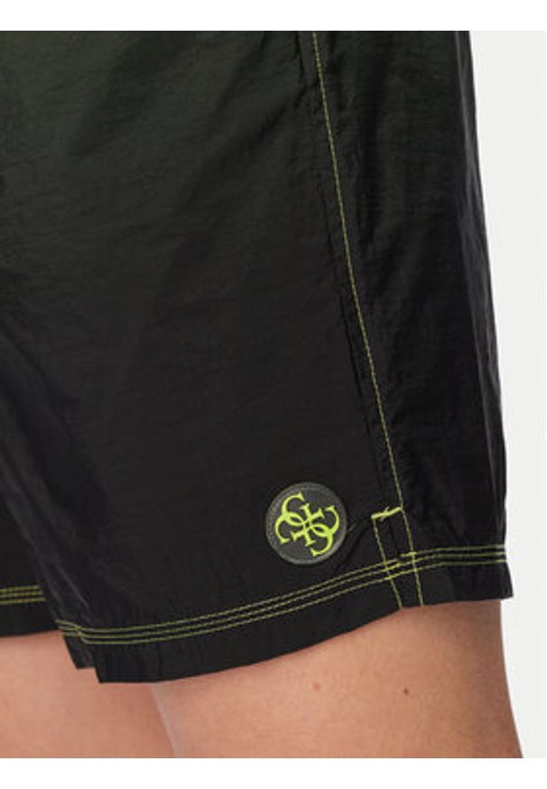 Guess Szorty kąpielowe F6GT19 WN172 Zielony ciemny Regular Fit. Kolor: zielony. Materiał: poliamid