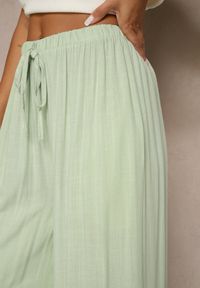 Renee - Jasnozielone Szerokie Spodnie High Waist z Gumką w Talii Ilnena. Okazja: na co dzień, na spotkanie biznesowe, na spacer. Stan: podwyższony. Kolor: zielony. Materiał: materiał, wiskoza. Sezon: lato. Styl: biznesowy, elegancki, casual #3