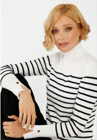 Volcano - Golf w paski S-JANE. Okazja: na co dzień. Typ kołnierza: golf. Kolor: biały. Materiał: prążkowany, dzianina. Wzór: paski. Styl: klasyczny, casual, elegancki #1