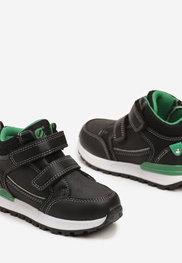 Born2be - Czarno-Zielone Płaskie Botki w Stylu Sneakersów Ozdobione Przeszyciami Derizia. Okazja: na uczelnię. Zapięcie: rzepy. Kolor: czarny. Materiał: jeans. Wzór: aplikacja