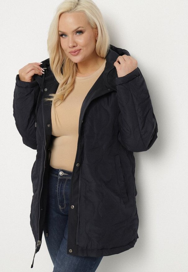 Born2be - Granatowa Kurtka Dwustronna Parka z Kapturem Lannaria. Typ kołnierza: kaptur. Kolekcja: plus size. Kolor: niebieski. Wzór: gładki