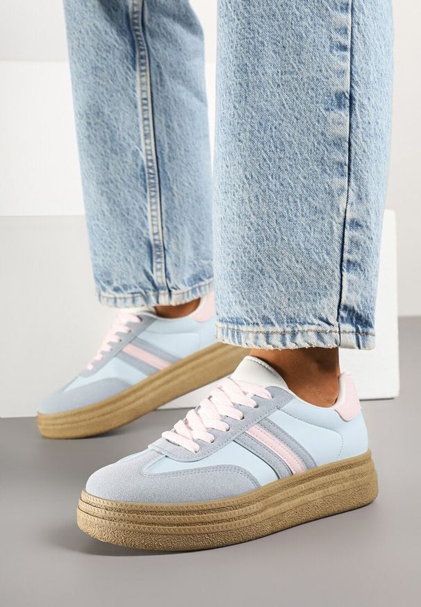 Born2be - Niebieskie Sneakersy na Platformie w Stylu Kultowych Tenisówek Ozdobione Wzorem w Panterkę Gonoriel. Okazja: na co dzień. Kolor: niebieski. Materiał: jeans. Wzór: motyw zwierzęcy, aplikacja. Obcas: na platformie