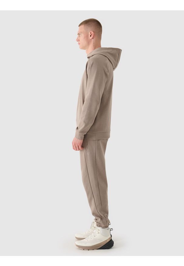 4f - 4F Spodnie dresowe joggery męskie - brązowe XL. Kolor: brązowy. Materiał: dresówka. Wzór: gładki, ze splotem. Sport: fitness