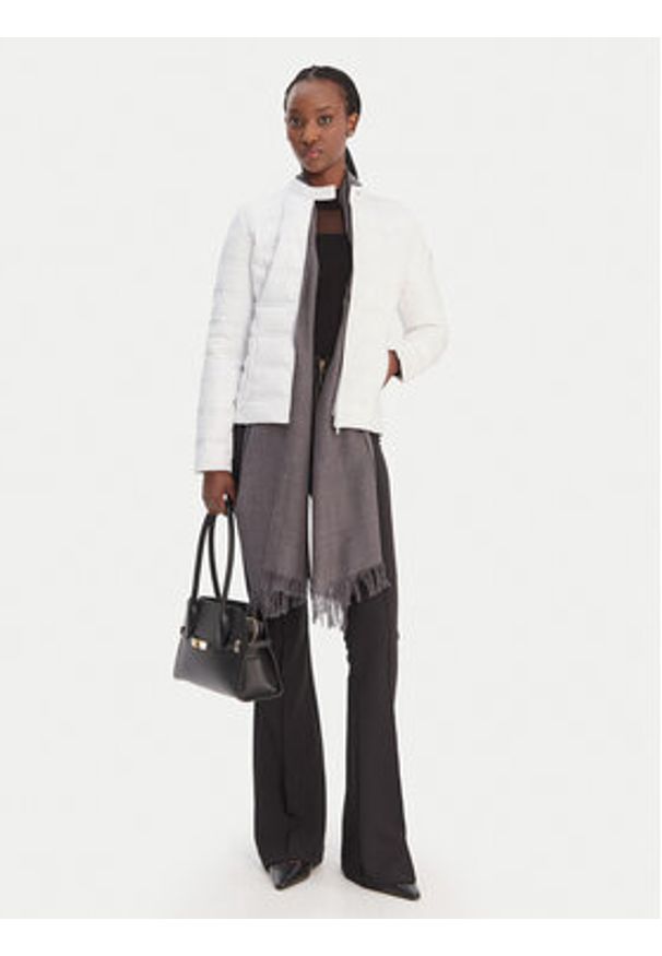 Guess Kurtka przejściowa W6RL02 WJ492 Biały Regular Fit. Kolor: biały. Materiał: syntetyk