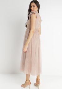 Born2be - Beżowa Sukienka Clymotis. Typ kołnierza: kołnierz z falbankami, kołnierzyk stójkowy. Kolor: beżowy. Materiał: koronka. Długość rękawa: bez rękawów. Długość: midi #4