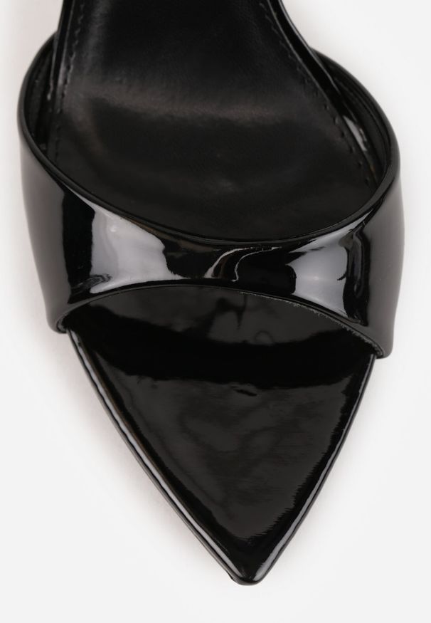 Born2be - Czarne Eleganckie Sandały Lakierowane na Szpilce ze Sprzączką i Noskiem w Szpic Liviana. Okazja: na co dzień. Zapięcie: sprzączka. Kolor: czarny. Materiał: lakier. Obcas: na szpilce. Styl: elegancki