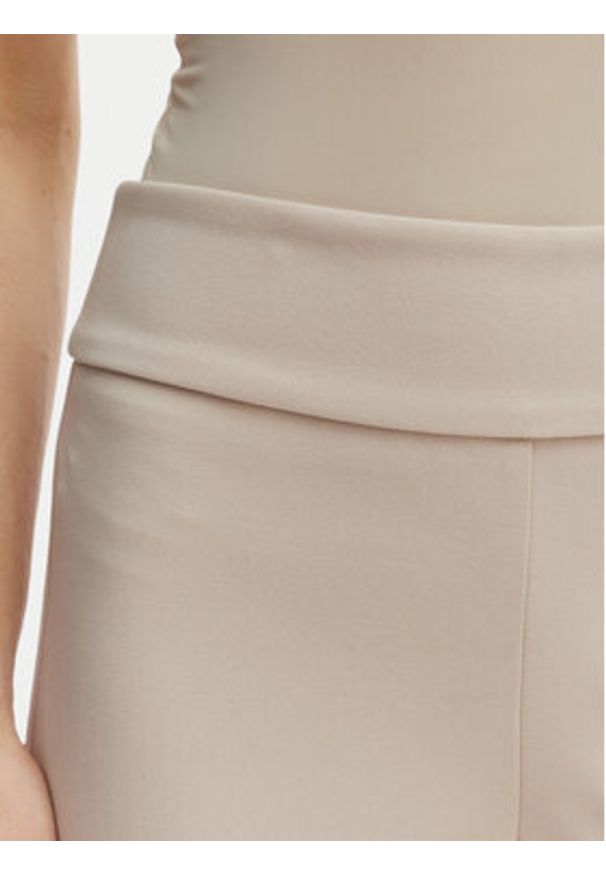 Rinascimento Spodnie materiałowe CFC0127875003 Beżowy Straight Fit. Kolor: beżowy. Materiał: syntetyk