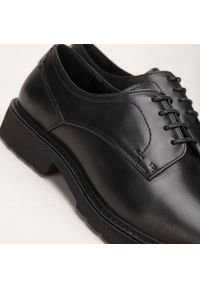Wittchen - Męskie buty derby skórzane z kontrastową wstawką. Okazja: do pracy, na co dzień. Kolor: czarny. Materiał: skóra. Wzór: aplikacja, gładki. Styl: casual, elegancki #8