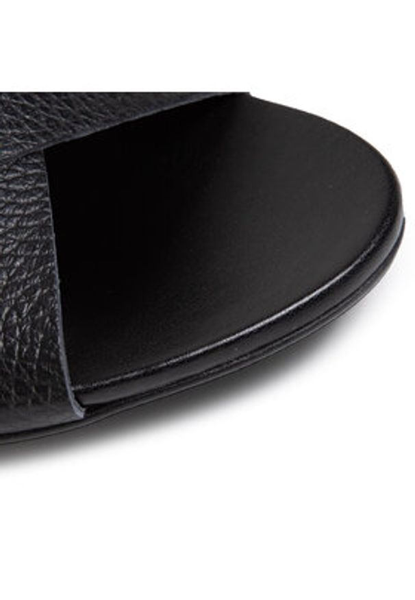 QUAZI Klapki QZ-72-04-000762 Czarny. Kolor: czarny. Materiał: skóra