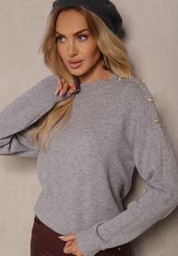 Renee - Szary Sweter z Półgolfem Wiskozą i Modalem Ozdobiona Guzikami Emmitana. Okazja: na co dzień. Kolor: szary. Materiał: wiskoza. Wzór: aplikacja. Styl: klasyczny, elegancki, casual