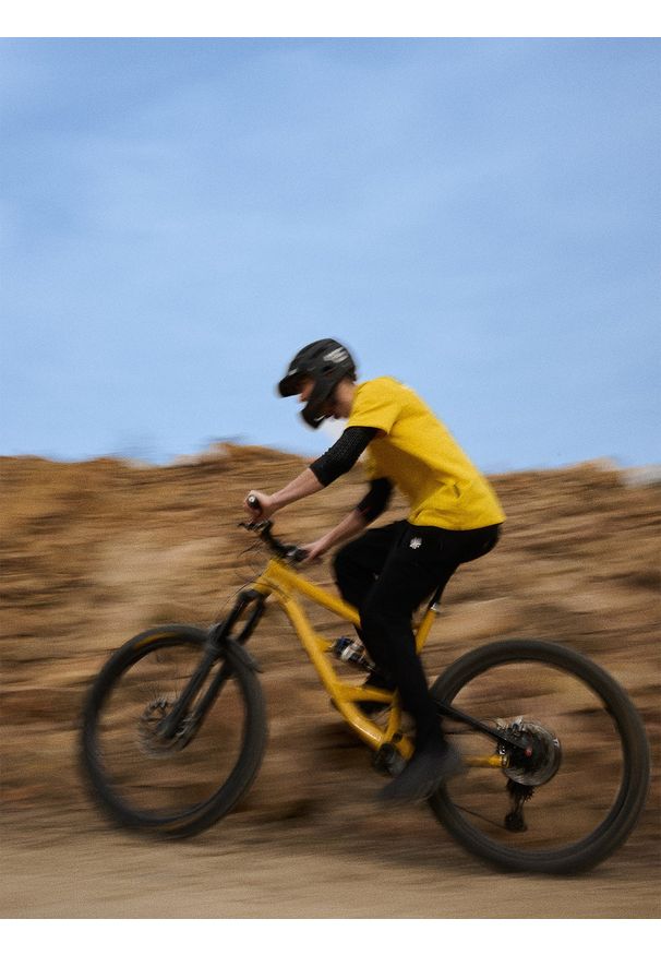 4f - 4F Spodnie dresowe męskie - czarne M. Kolor: czarny. Materiał: dresówka