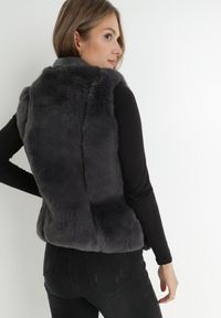 Born2be - Ciemnoszara Kamizelka Futrzana Irelaia. Kolor: szary. Materiał: futro #8