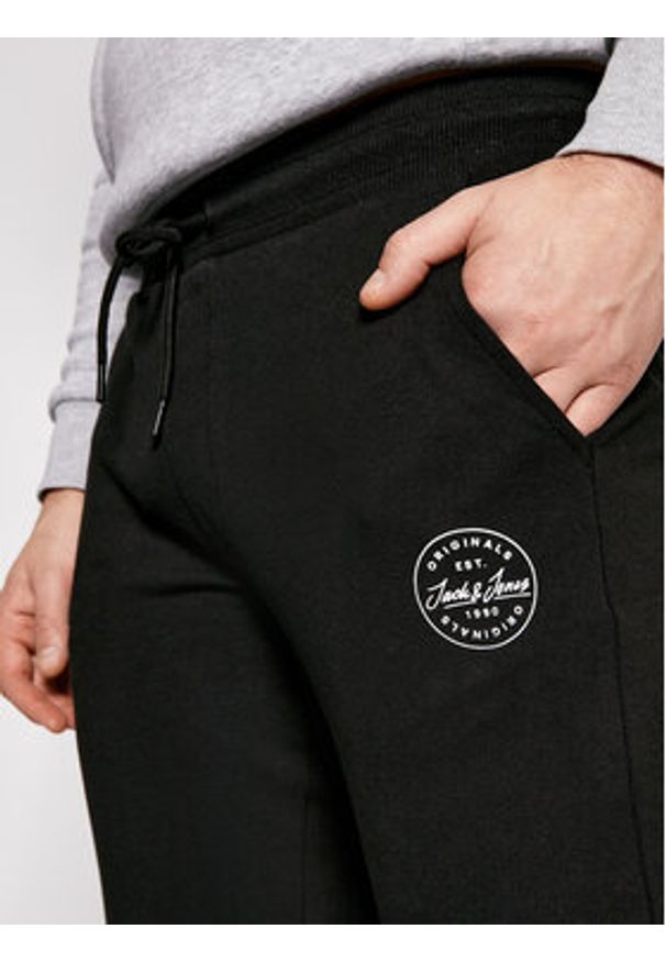 Jack & Jones Spodnie dresowe Gordon 12165322 Czarny Regular Fit. Kolor: czarny. Materiał: bawełna
