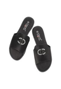 Czarne Klapki S.Barski Stylowe Obuwie Damskie. Okazja: na co dzień. Kolor: czarny. Wzór: aplikacja. Sezon: lato. Obcas: na płaskiej podeszwie. Styl: elegancki #5