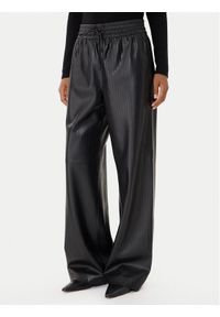 BOSS Spodnie z imitacji skóry Talpina 50548123 Czarny Relaxed Fit. Kolor: czarny. Materiał: skóra