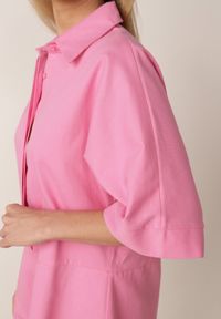 Born2be - Różowy Bawełniany Kombinezon Casual o Kroju Oversize z Krótkimi Nogawkami Astracia. Okazja: na co dzień. Kolor: różowy. Materiał: bawełna. Długość: krótkie. Wzór: gładki. Sezon: lato. Styl: casual #3