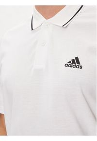 Adidas - adidas Polo Essentials Piqué Small Logo Polo Shirt IC9315 Biały Regular Fit. Typ kołnierza: polo. Kolor: biały. Materiał: bawełna