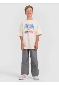 4f - 4F T-shirt loose z nadrukiem chłopięcy - biały 134/140 (8-10 lat). Okazja: na uczelnię, na co dzień. Kolor: biały. Materiał: dzianina, bawełna, materiał. Długość: długie. Wzór: nadruk. Sezon: lato. Styl: casual #2