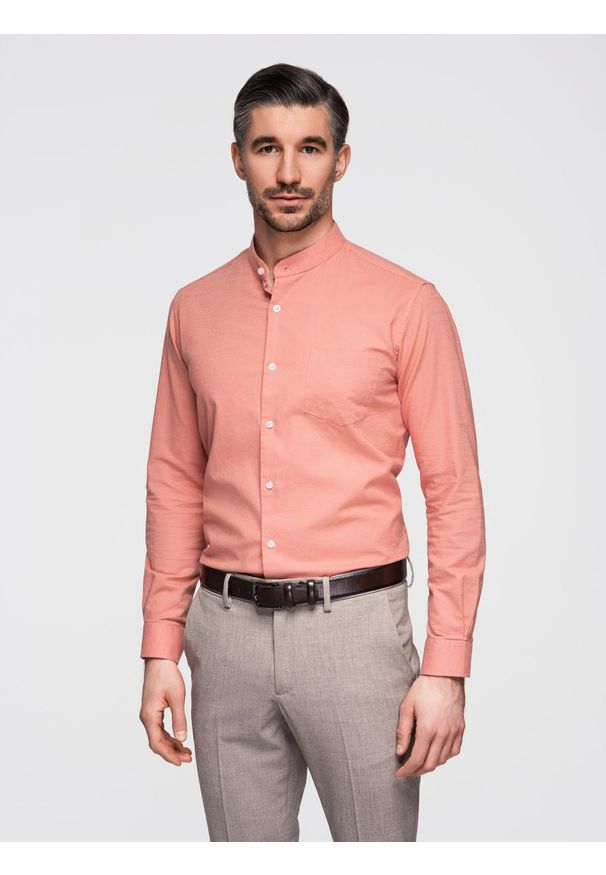Ombre Clothing - Męska koszula lniana ze stójką i kieszenią REGULAR FIT – brzoskwiniowa V1 - Rozmiar: L. Okazja: na co dzień. Typ kołnierza: kołnierzyk stójkowy. Kolor: pomarańczowy. Materiał: len. Długość rękawa: długi rękaw. Długość: długie. Sezon: wiosna, lato. Styl: casual