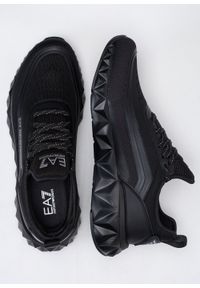 Sneakersy męskie czarne EA7 Emporio Armani X8X106 XK262 N763. Okazja: do pracy, na spacer, na co dzień. Kolor: czarny. Sport: turystyka piesza
