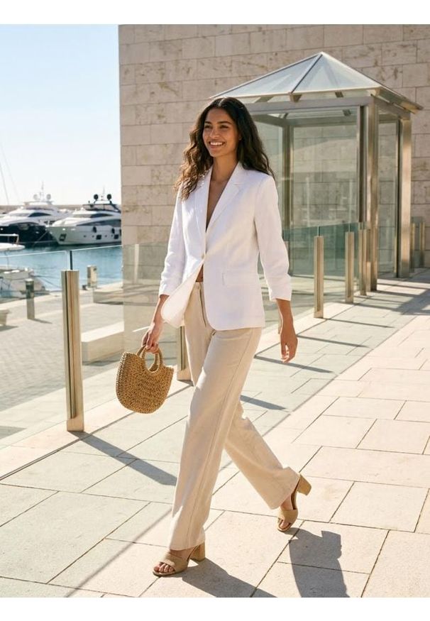 Sinsay - Wiskozowe spodnie straight leg - kremowy. Kolor: kremowy. Materiał: wiskoza