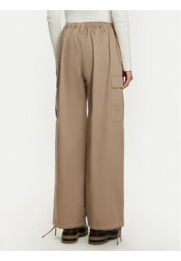 Converse Spodnie materiałowe 10026957-A03 Beżowy Relaxed Fit. Kolor: beżowy. Materiał: bawełna