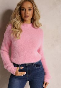 Renee - Ciemnoróżowy Dzianinowy Sweter z Dłuższym Włosiem i Półgolfem Christiam. Kolor: różowy. Materiał: dzianina. Długość rękawa: długi rękaw. Długość: długie. Wzór: aplikacja. Styl: elegancki #3