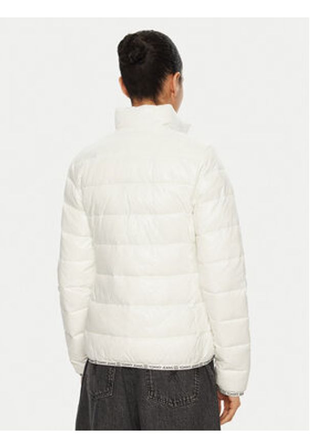 Tommy Jeans Kurtka zimowa Essential DW0DW19312 Écru Regular Fit. Materiał: syntetyk. Sezon: zima