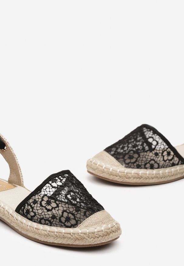 Born2be - Czarne Sandały Espadryle z Ozdobnym Noskiem i Wiązaniem Wokół Kostki Effilux. Okazja: na co dzień. Kolor: czarny. Materiał: len. Wzór: ażurowy, aplikacja. Sezon: lato. Obcas: na obcasie. Styl: casual, elegancki. Wysokość obcasa: niski