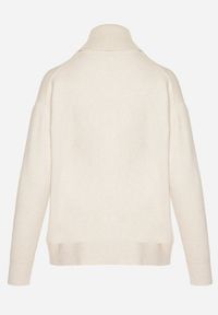 Born2be - Jasnobeżowy Golf z Domieszką Kaszmiru Ozdobiony Przeszyciami Avonella. Okazja: na co dzień. Typ kołnierza: golf. Kolor: beżowy. Materiał: kaszmir. Wzór: aplikacja. Styl: casual, klasyczny #3