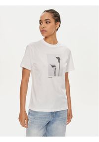 Calvin Klein T-Shirt B&W Flower K20K207579 Biały Regular Fit. Kolor: biały. Materiał: bawełna