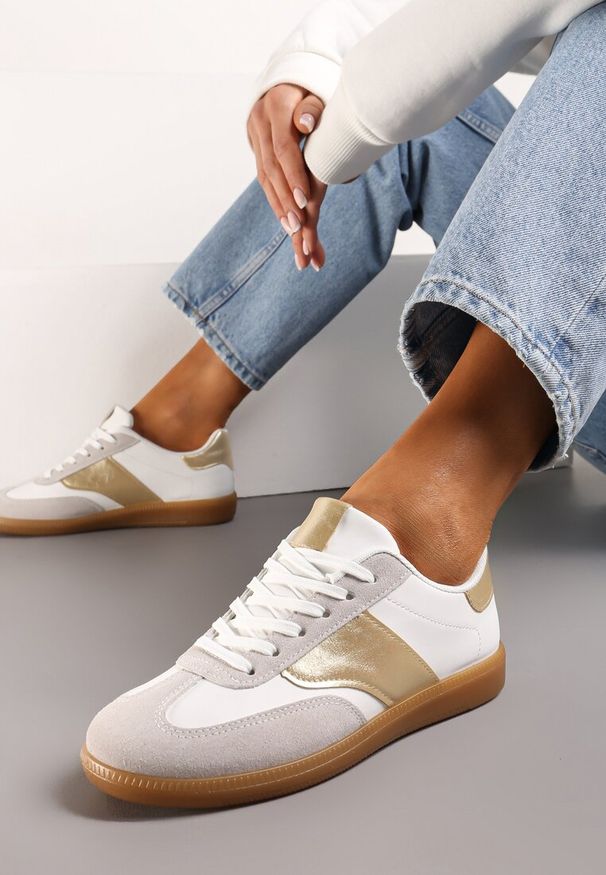 Born2be - Biało-Złote Sneakersy Tenisówki o Klasycznym Fasonie Do Kostki Satrama. Kolor: biały. Materiał: jeans, materiał. Sezon: wiosna, lato