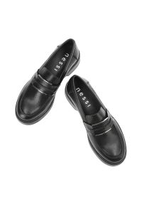 Czarne Mokasyny Nessi Ze Skóry Naturalnej. Okazja: do pracy, na co dzień, na spotkanie biznesowe. Zapięcie: pasek. Kolor: czarny. Materiał: skóra. Styl: casual, klasyczny, biznesowy #4