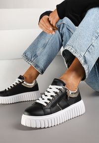 Renee - Czarne Sneakersy na Platformie z Ozdobnym Suwakiem Eleadra. Okazja: na co dzień. Kolor: czarny. Materiał: jeans. Wzór: aplikacja. Obcas: na platformie