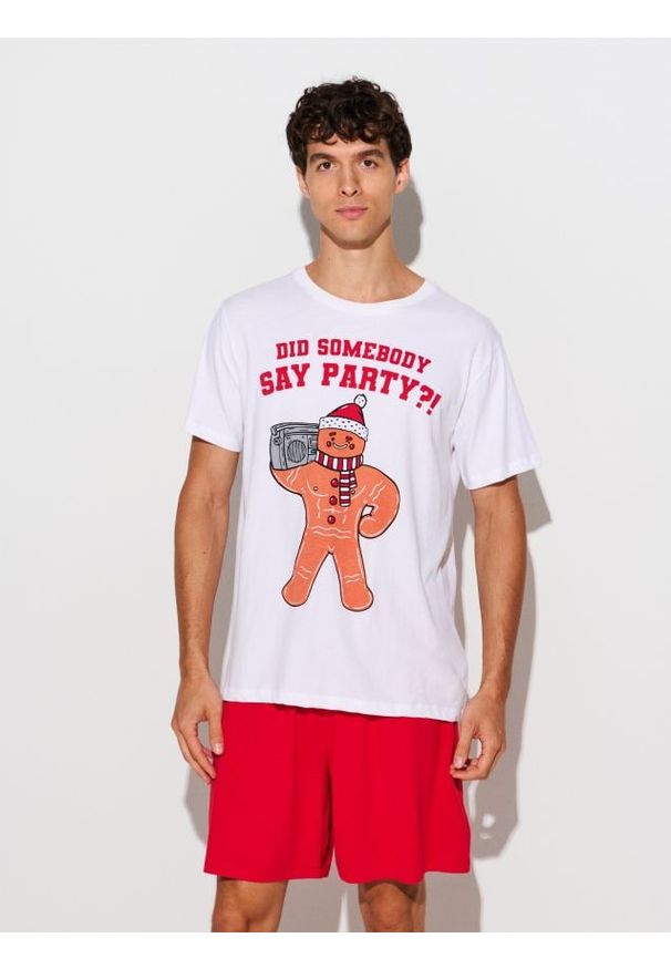 Sinsay - Bawełniana piżama z nadrukiem na plecach we wzór świąteczny - wielobarwny. Materiał: bawełna. Wzór: nadruk